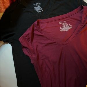 Women’s v-neck tees